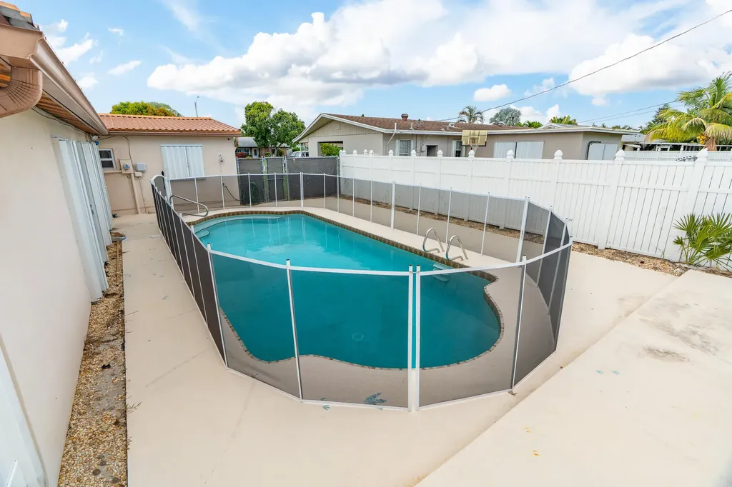 3201 Alice Drive Palm Springs FL 33461