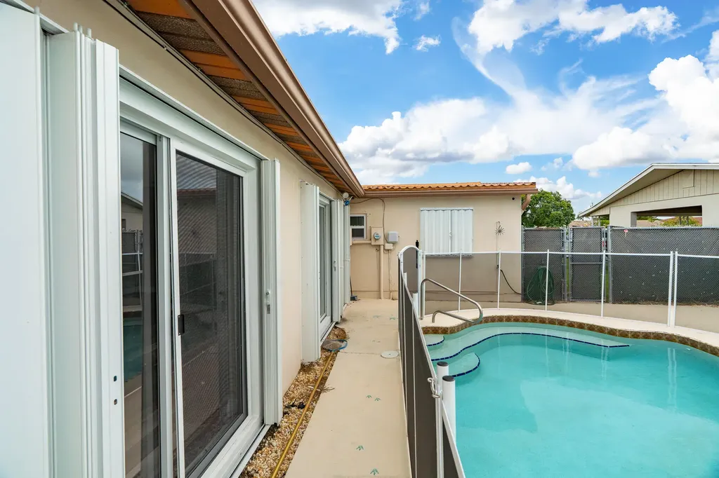 3201 Alice Drive Palm Springs FL 33461