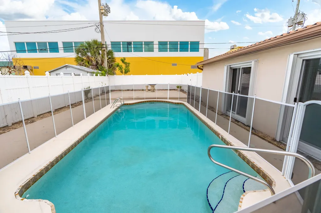 3201 Alice Drive Palm Springs FL 33461
