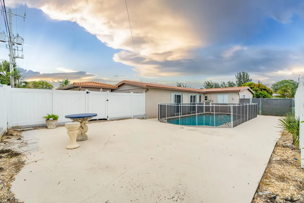 3201 Alice Drive Palm Springs FL 33461
