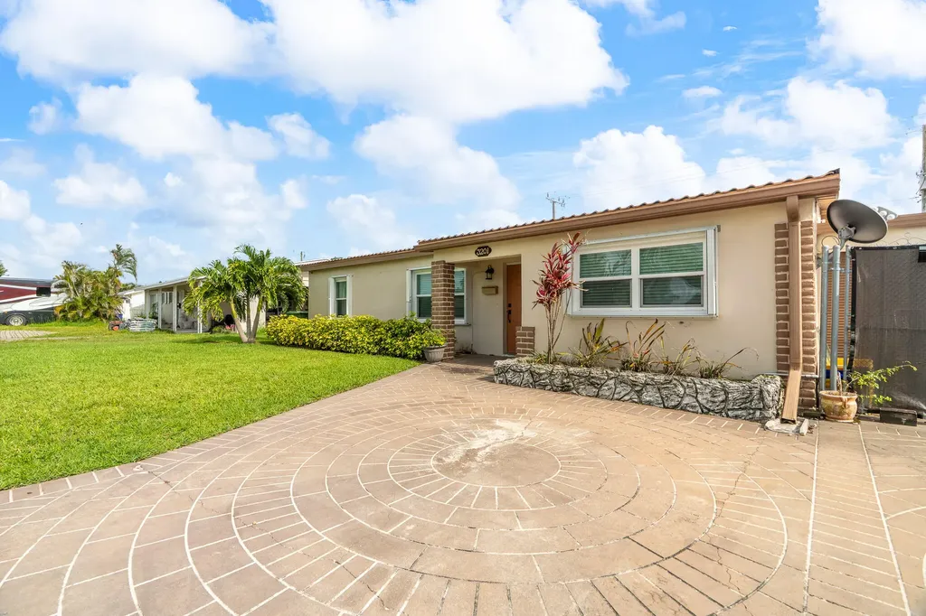 3201 Alice Drive Palm Springs FL 33461