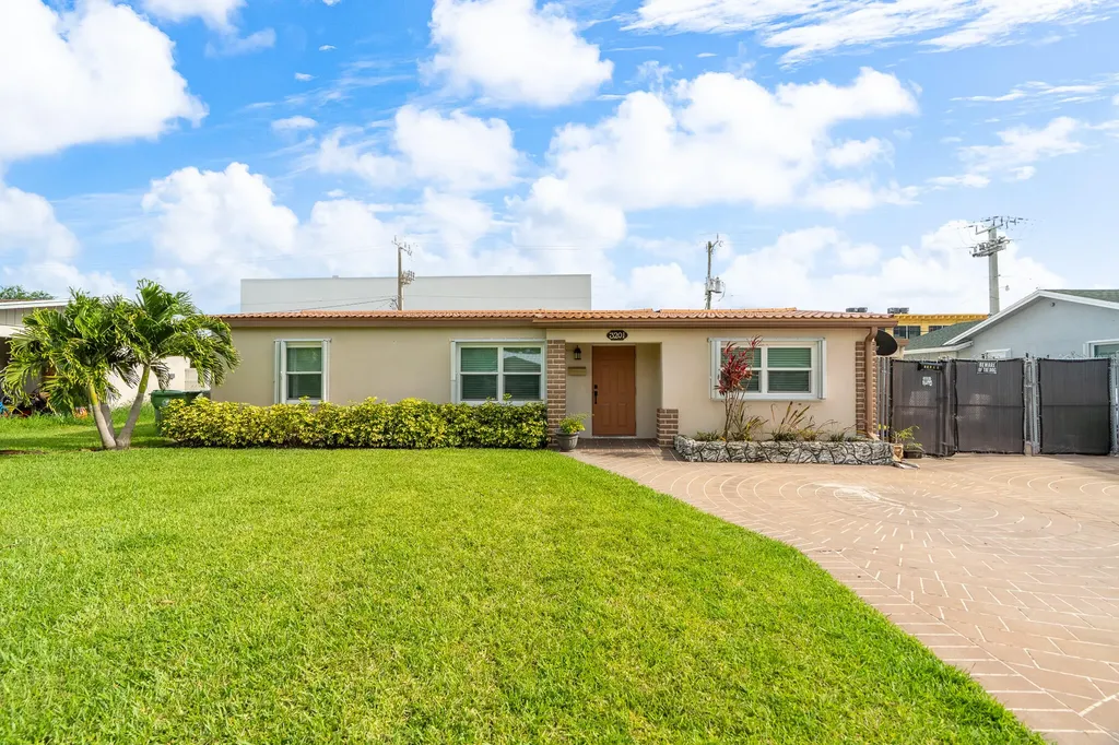 3201 Alice Drive Palm Springs FL 33461