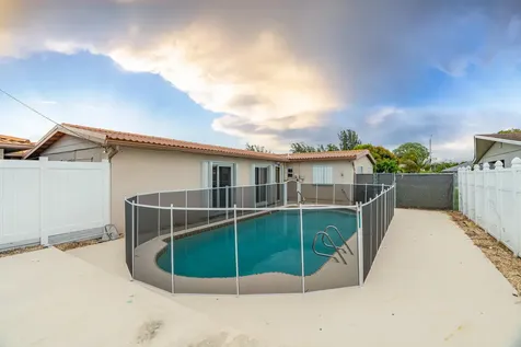 3201 Alice Drive Palm Springs FL 33461