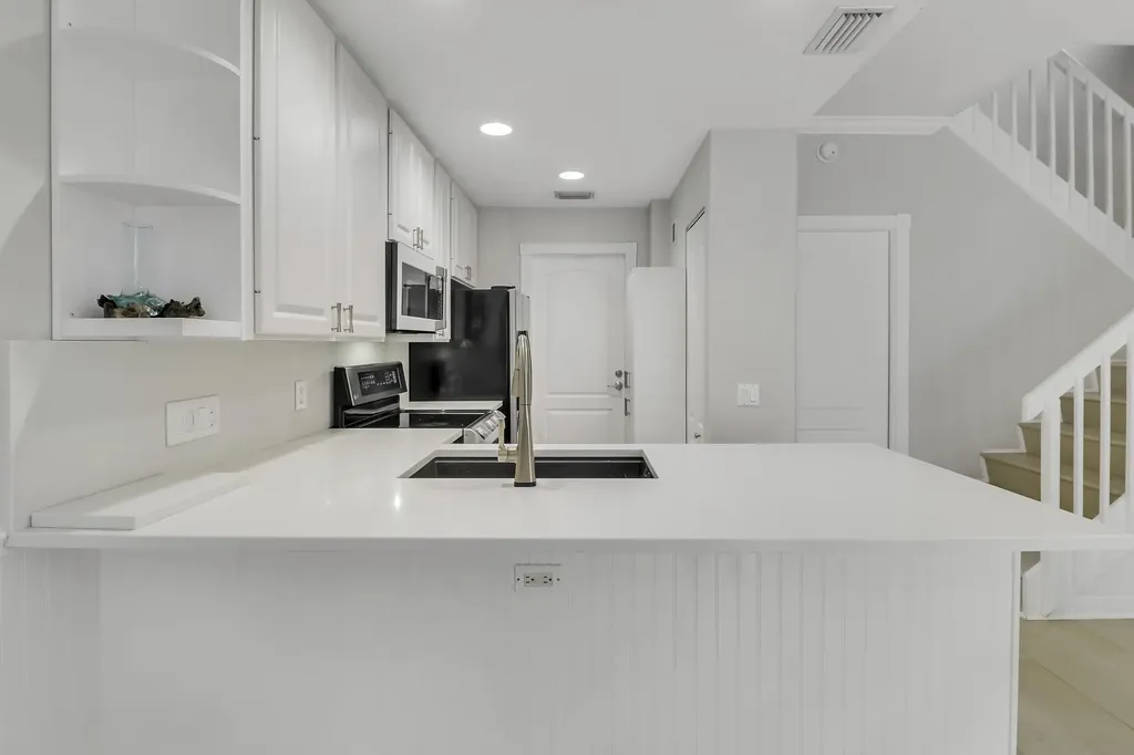 23 Live Oak Circle Tequesta FL 33469