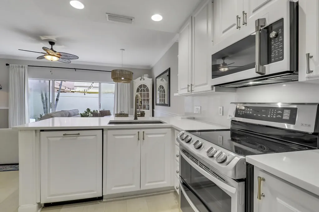 23 Live Oak Circle Tequesta FL 33469