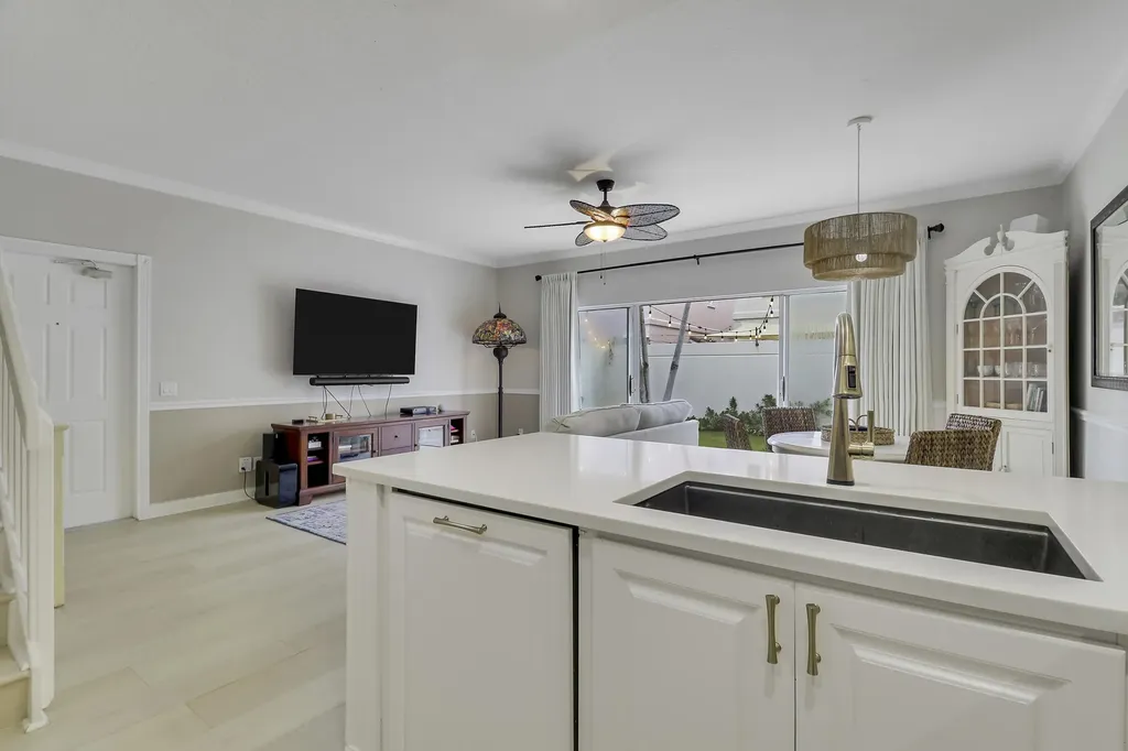 23 Live Oak Circle Tequesta FL 33469