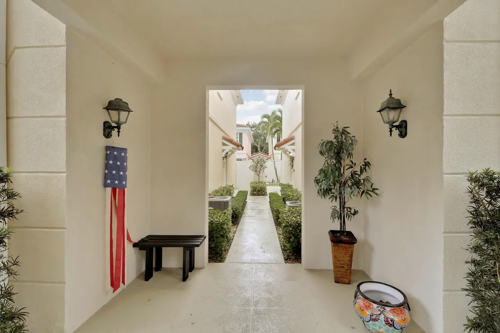 23 Live Oak Circle Tequesta FL 33469