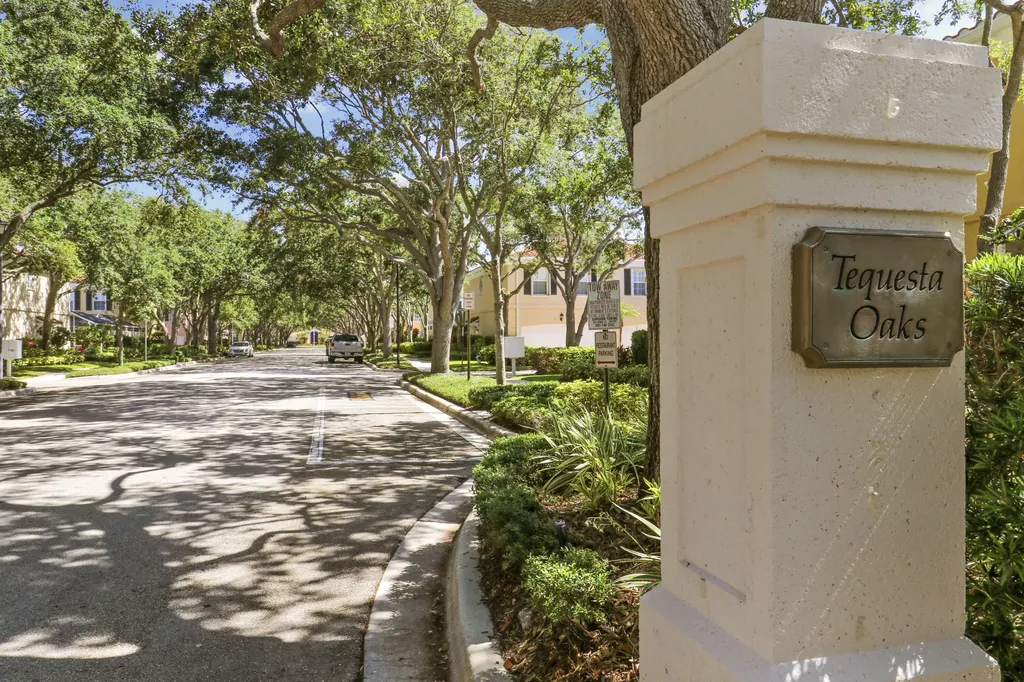 23 Live Oak Circle Tequesta FL 33469