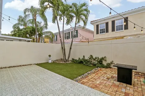 23 Live Oak Circle Tequesta FL 33469
