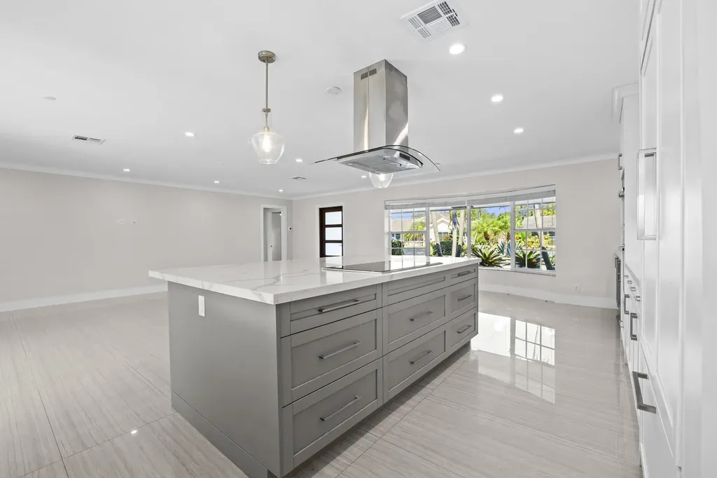 4240 NE 22nd Terrace Lighthouse Point FL 33064