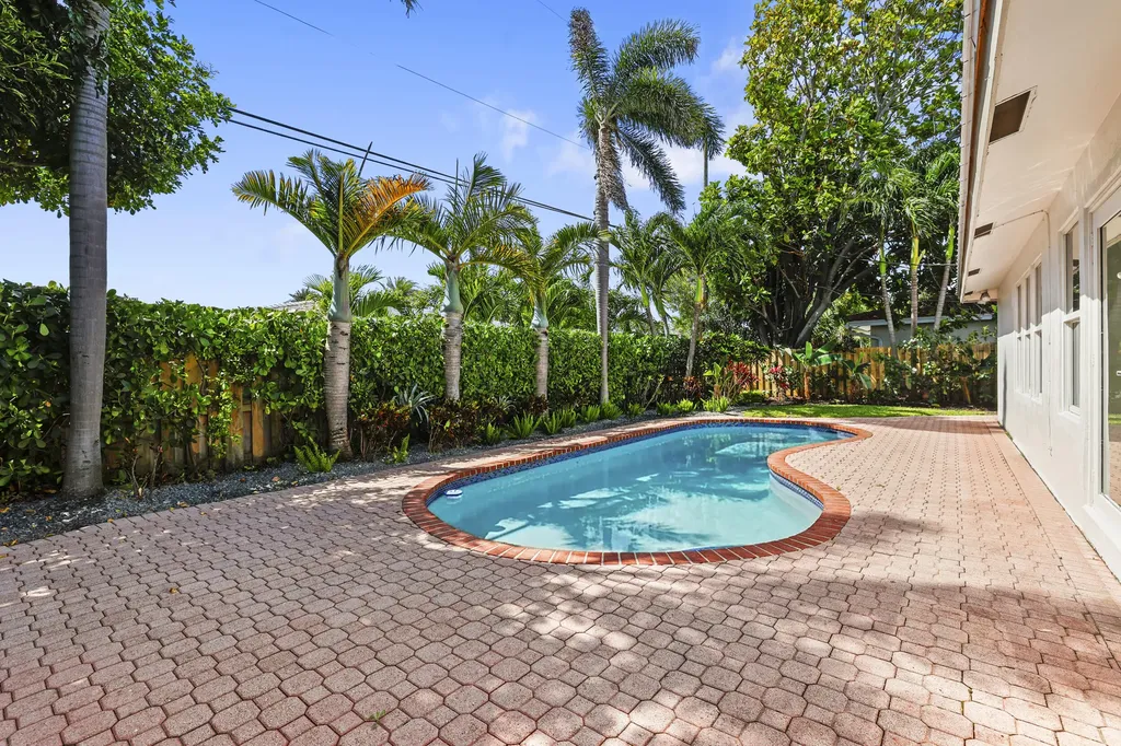 4240 NE 22nd Terrace Lighthouse Point FL 33064