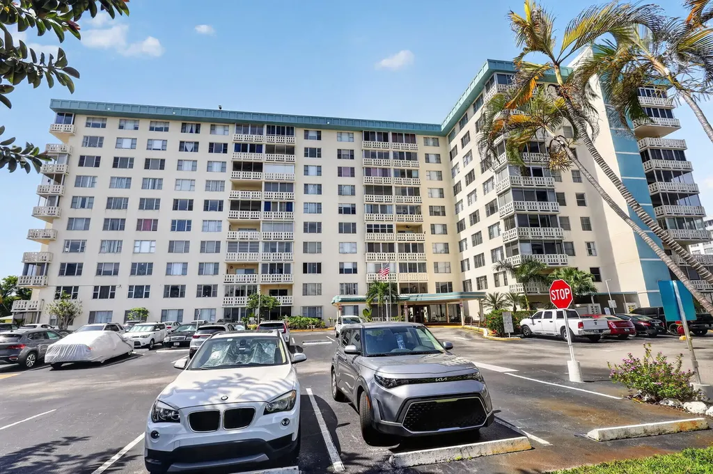4330 Hillcrest Drive Hollywood FL 33021