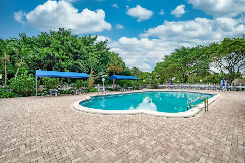 4330 Hillcrest Drive Hollywood FL 33021
