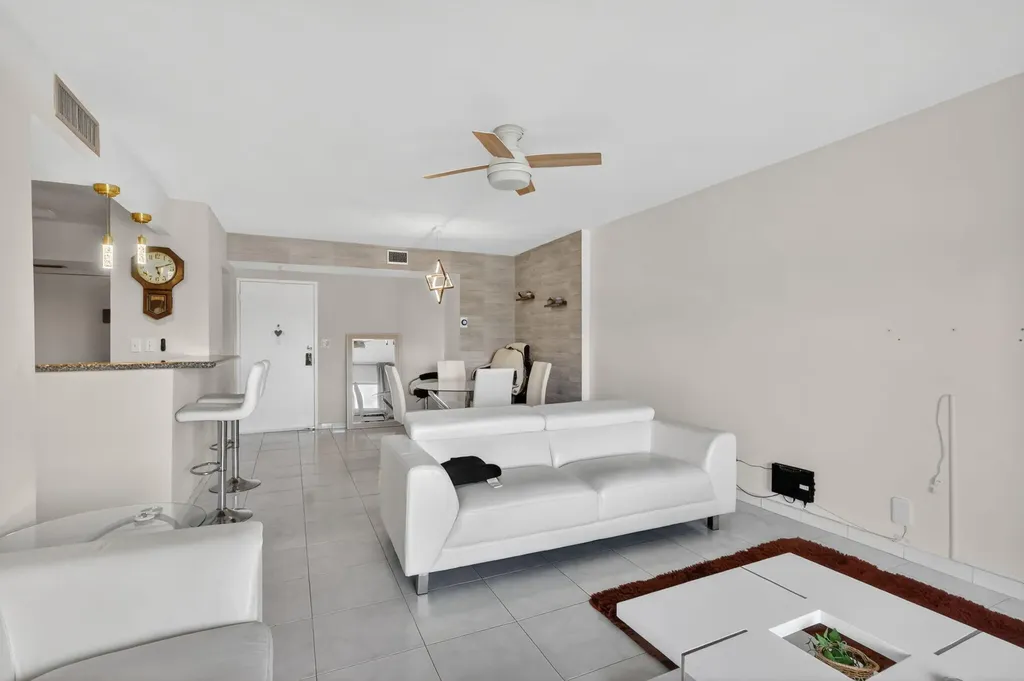 4330 Hillcrest Drive Hollywood FL 33021