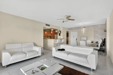 4330 Hillcrest Drive Hollywood FL 33021