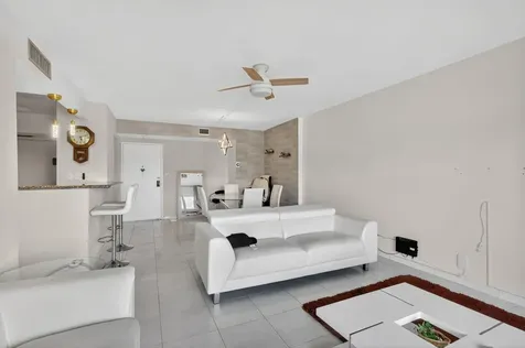 4330 Hillcrest Drive Hollywood FL 33021