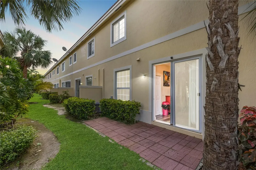 3230 NW 32nd Terrace Oakland Park FL 33309