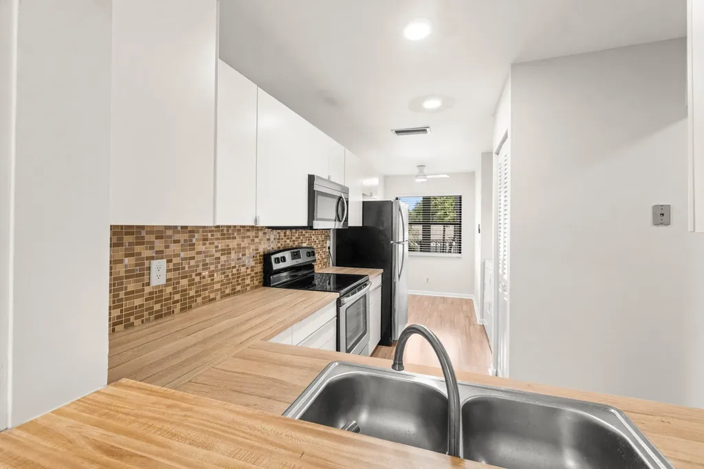 3001 SW 21st Terrace Delray Beach FL 33445