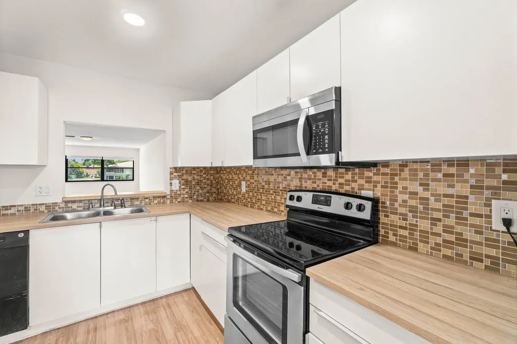 3001 SW 21st Terrace Delray Beach FL 33445