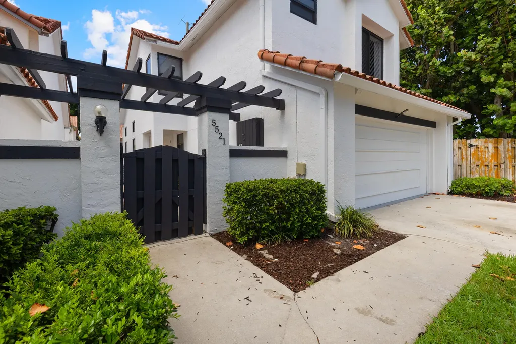 5521 Ilford Court Boca Raton FL 33486