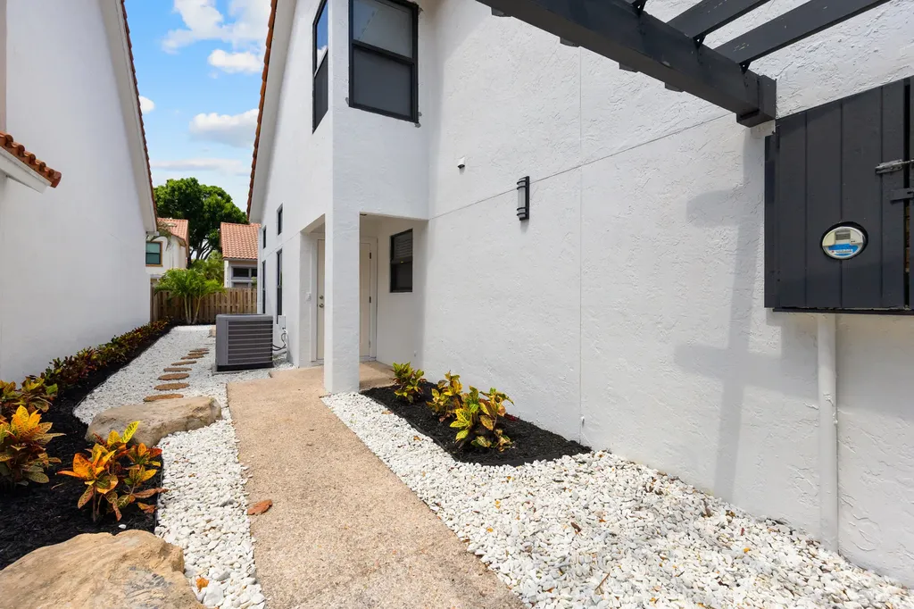 5521 Ilford Court Boca Raton FL 33486