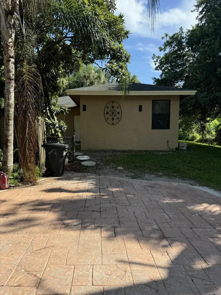9266 Pinion Drive Lake Worth FL 33467