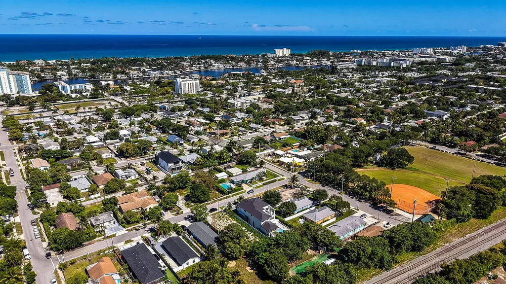 618 SE 2nd Avenue Delray Beach FL 33483
