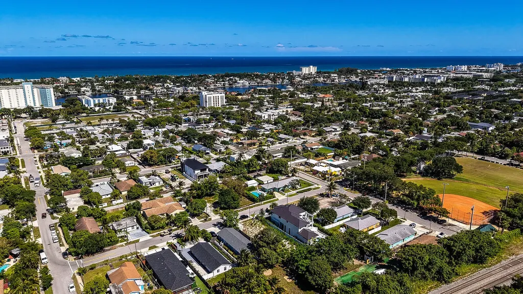 618 SE 2nd Avenue Delray Beach FL 33483