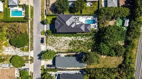 618 SE 2nd Avenue Delray Beach FL 33483