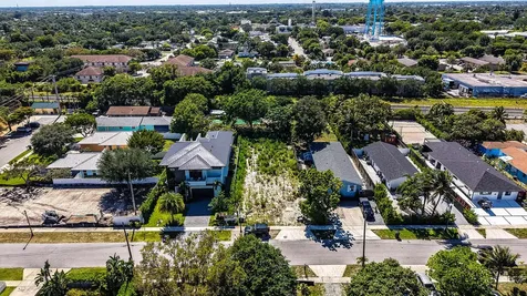 618 SE 2nd Avenue Delray Beach FL 33483
