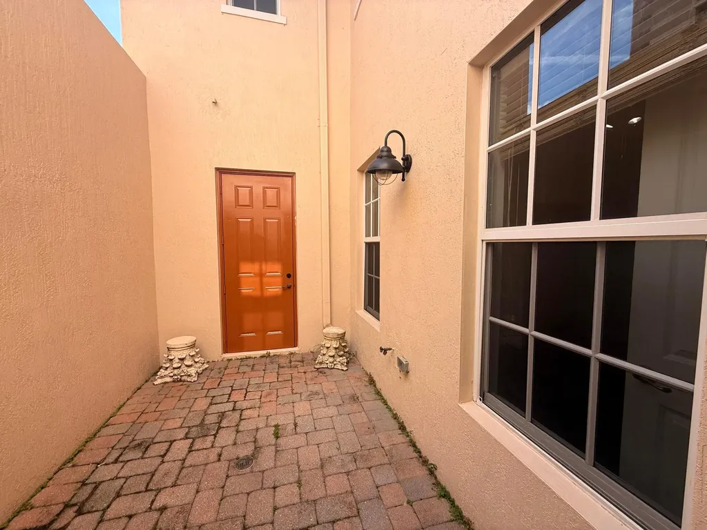 8309 NW 8th Way Boca Raton FL 33487