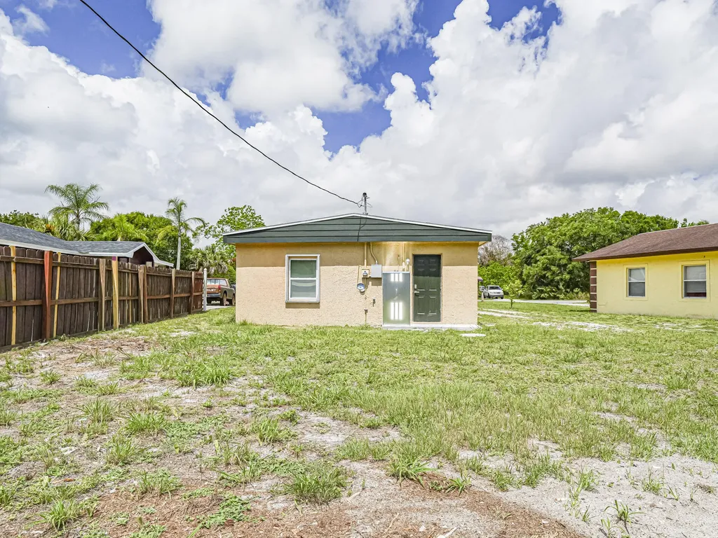 4716 29th Avenue Vero Beach FL 32967