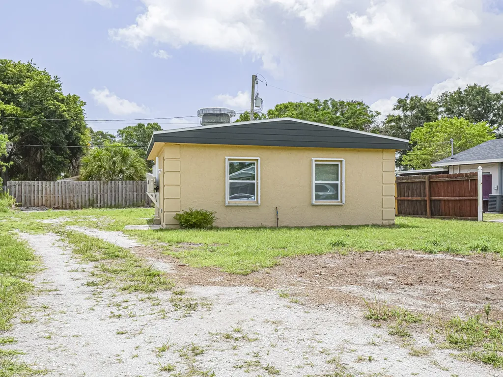 4716 29th Avenue Vero Beach FL 32967