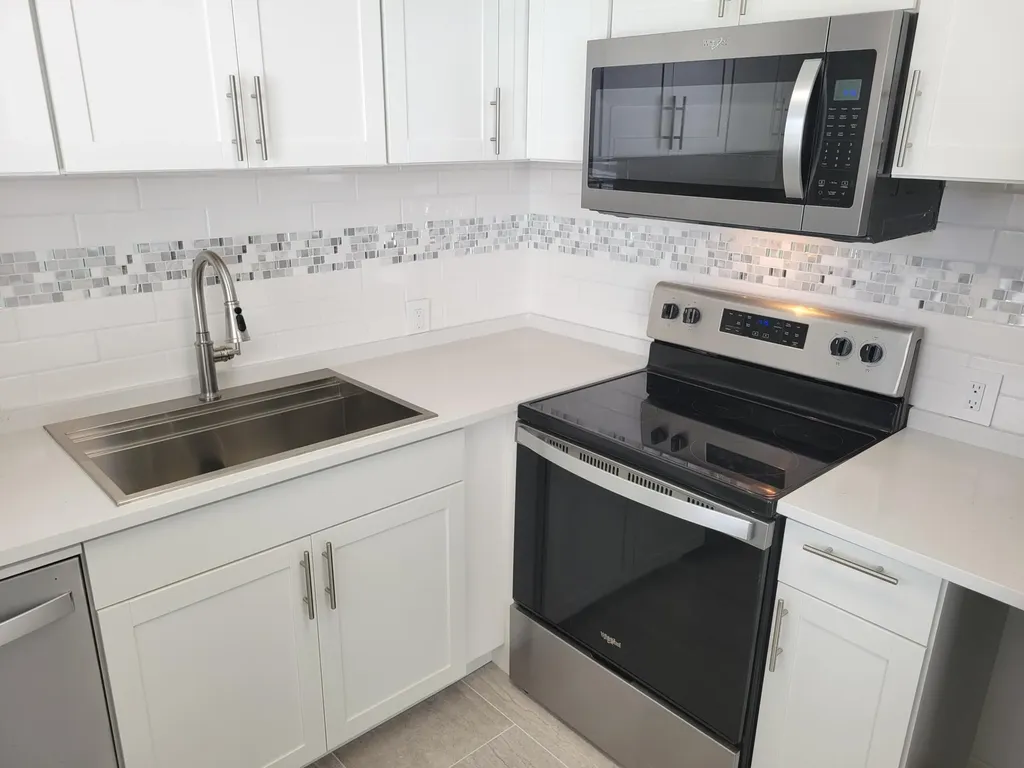 613 Fanshaw Boca Raton FL 33434