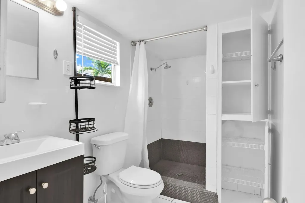 817 N J Street Lake Worth Beach FL 33460
