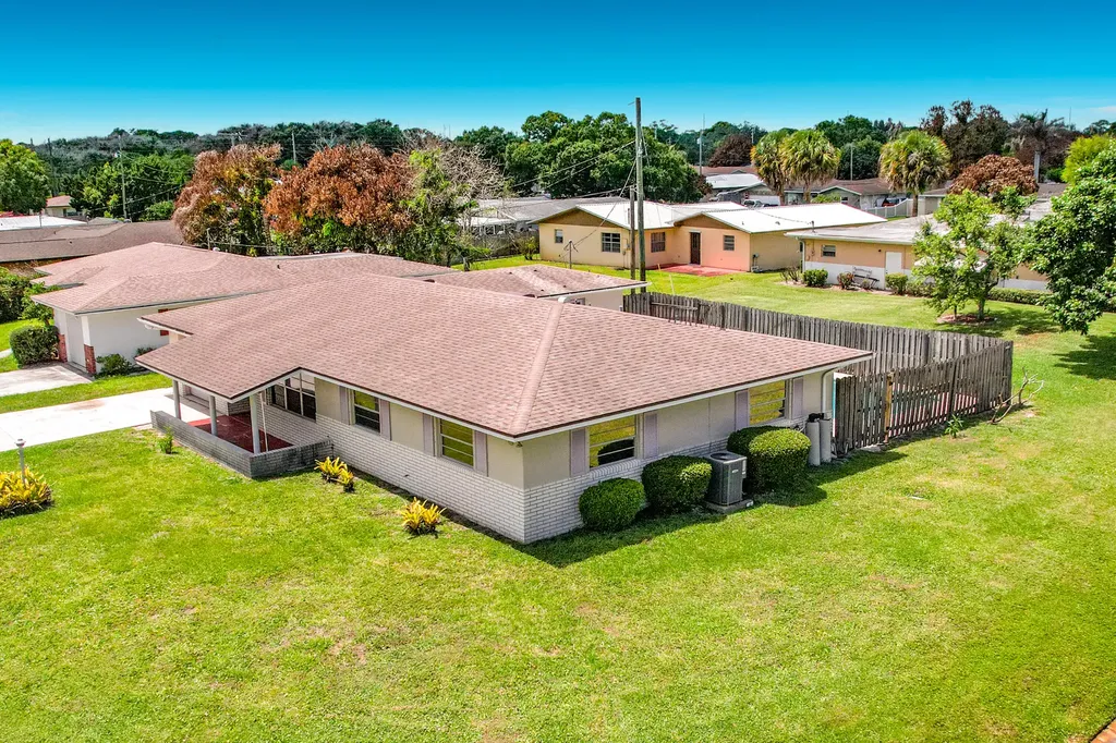 2402 Newport Drive Fort Pierce FL 34982
