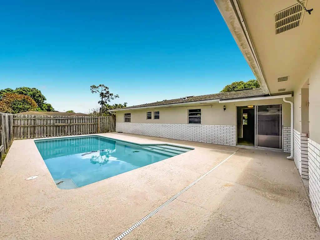 2402 Newport Drive Fort Pierce FL 34982