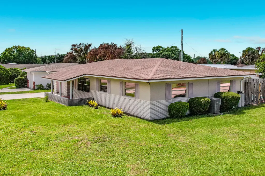 2402 Newport Drive Fort Pierce FL 34982