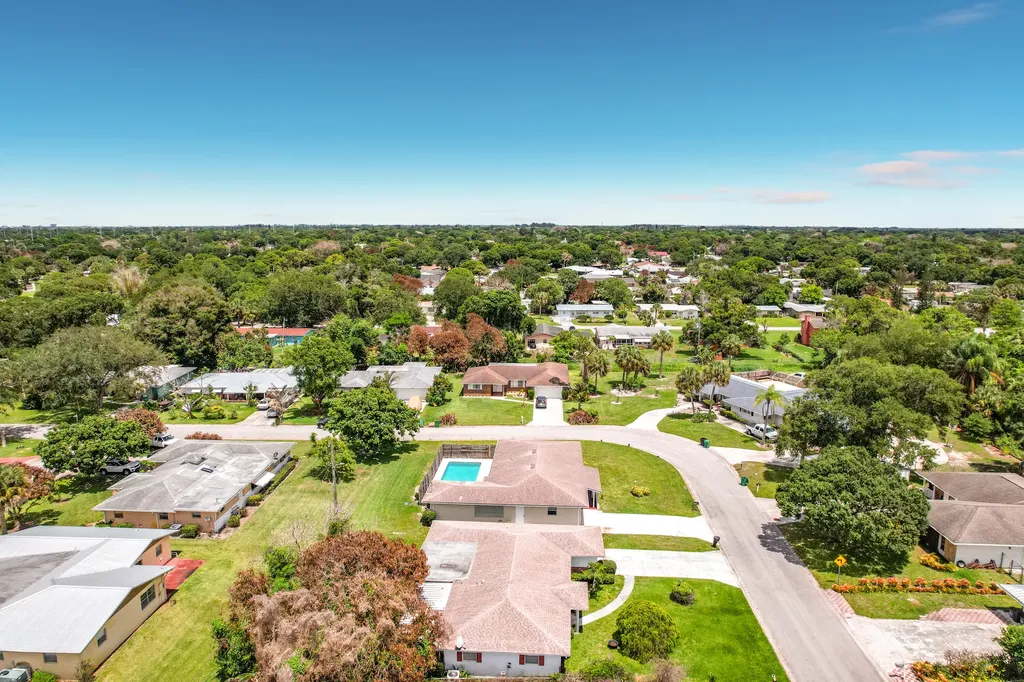 2402 Newport Drive Fort Pierce FL 34982