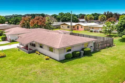 2402 Newport Drive Fort Pierce FL 34982