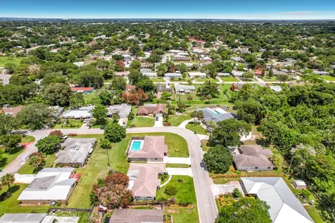 2402 Newport Drive Fort Pierce FL 34982