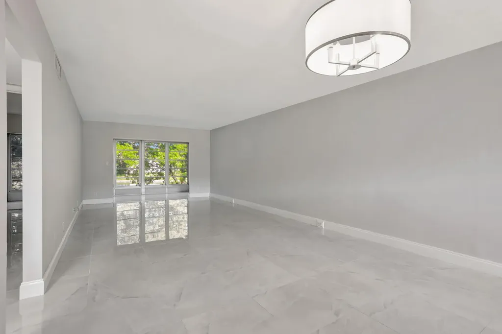 2202 Lucaya Bend Coconut Creek FL 33066