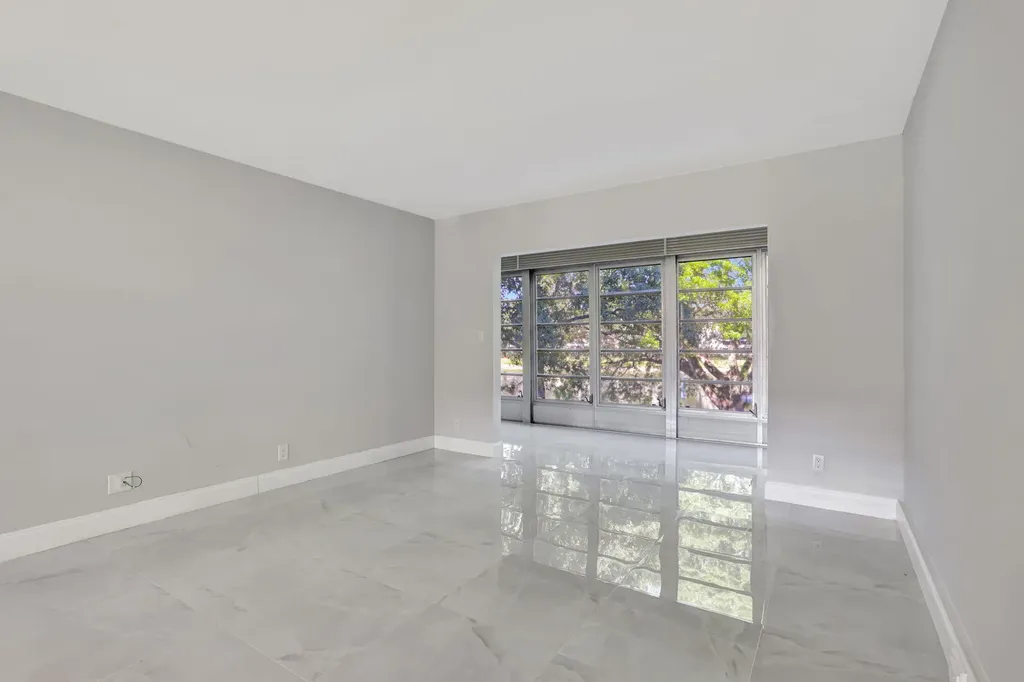2202 Lucaya Bend Coconut Creek FL 33066