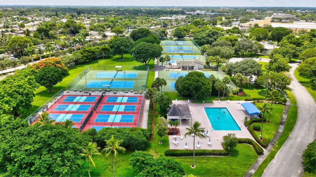 2202 Lucaya Bend Coconut Creek FL 33066