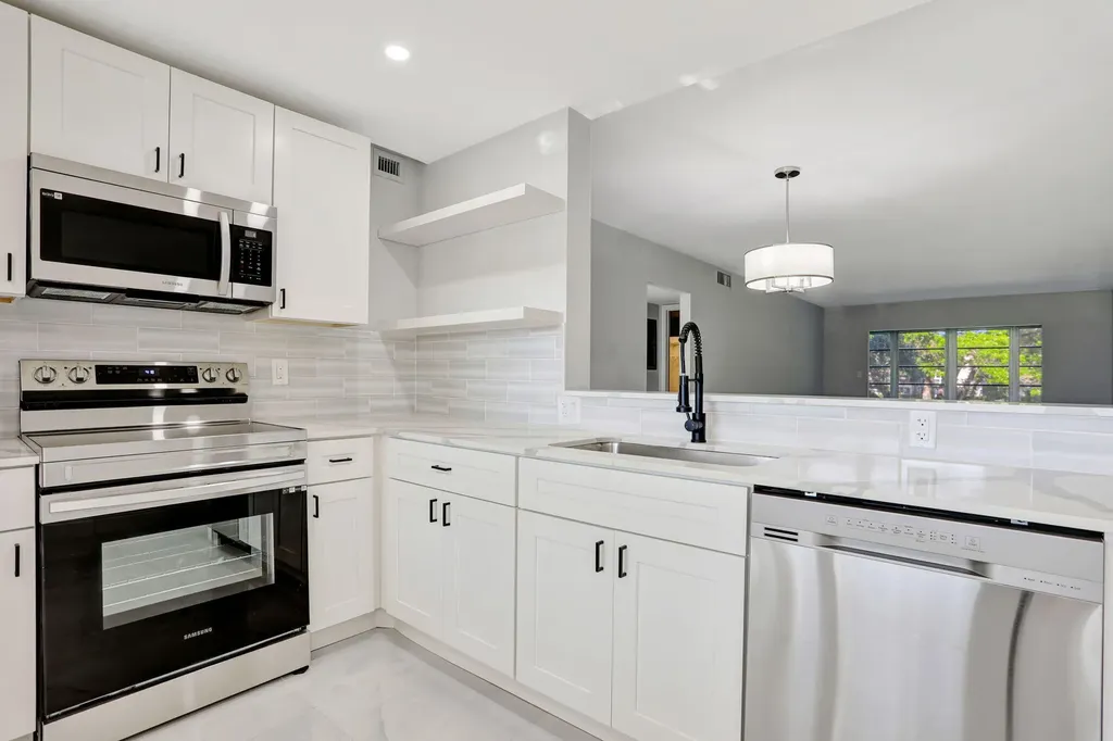 2202 Lucaya Bend Coconut Creek FL 33066