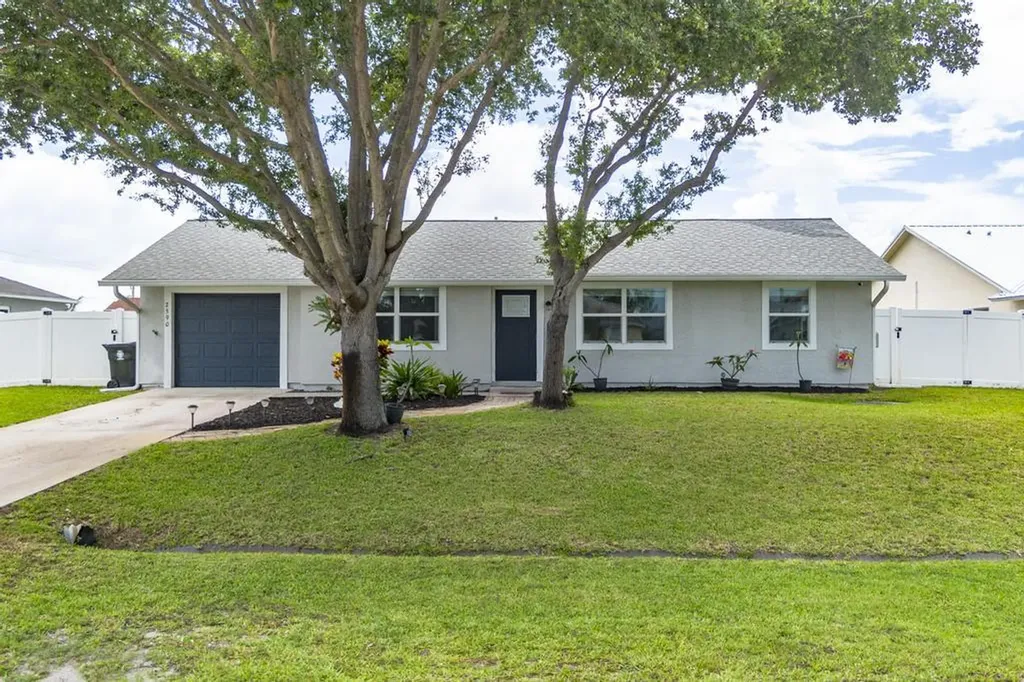 2590 SW Hinchman Street Port St Lucie FL 34984