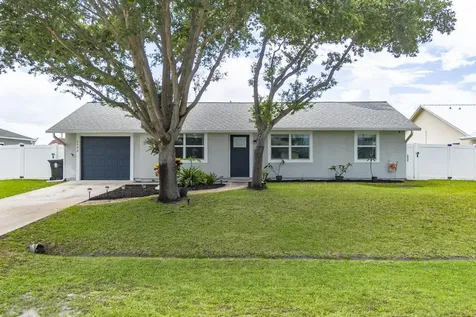 2590 SW Hinchman Street Port St Lucie FL 34984