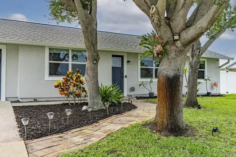 2590 SW Hinchman Street Port St Lucie FL 34984