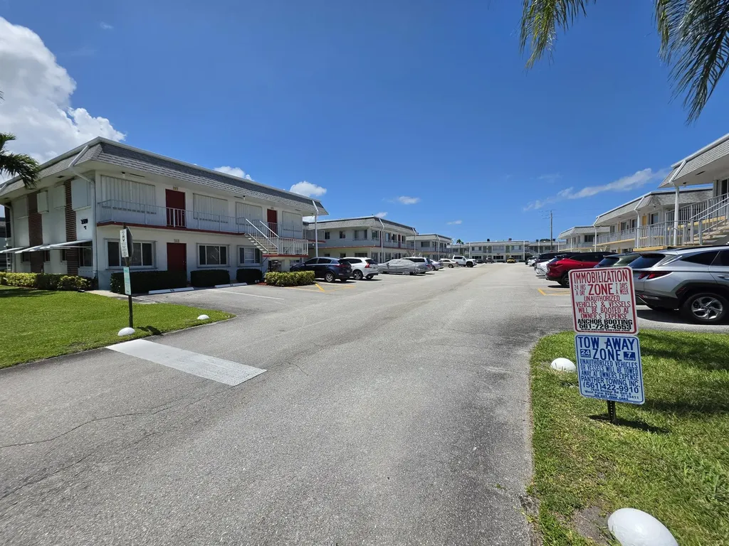 3320 Lake Osborne Drive Lake Worth Beach FL 33461