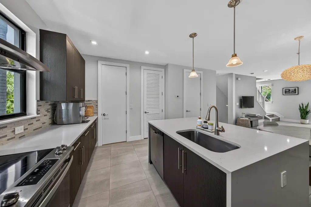 625 NE 22nd Drive Wilton Manors FL 33305